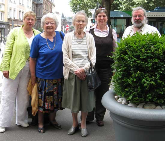 Susan, Auntie Joan, Auntie Edith, Patt, and Me