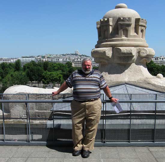 Butch on the balcony of the Musée d'Orsay